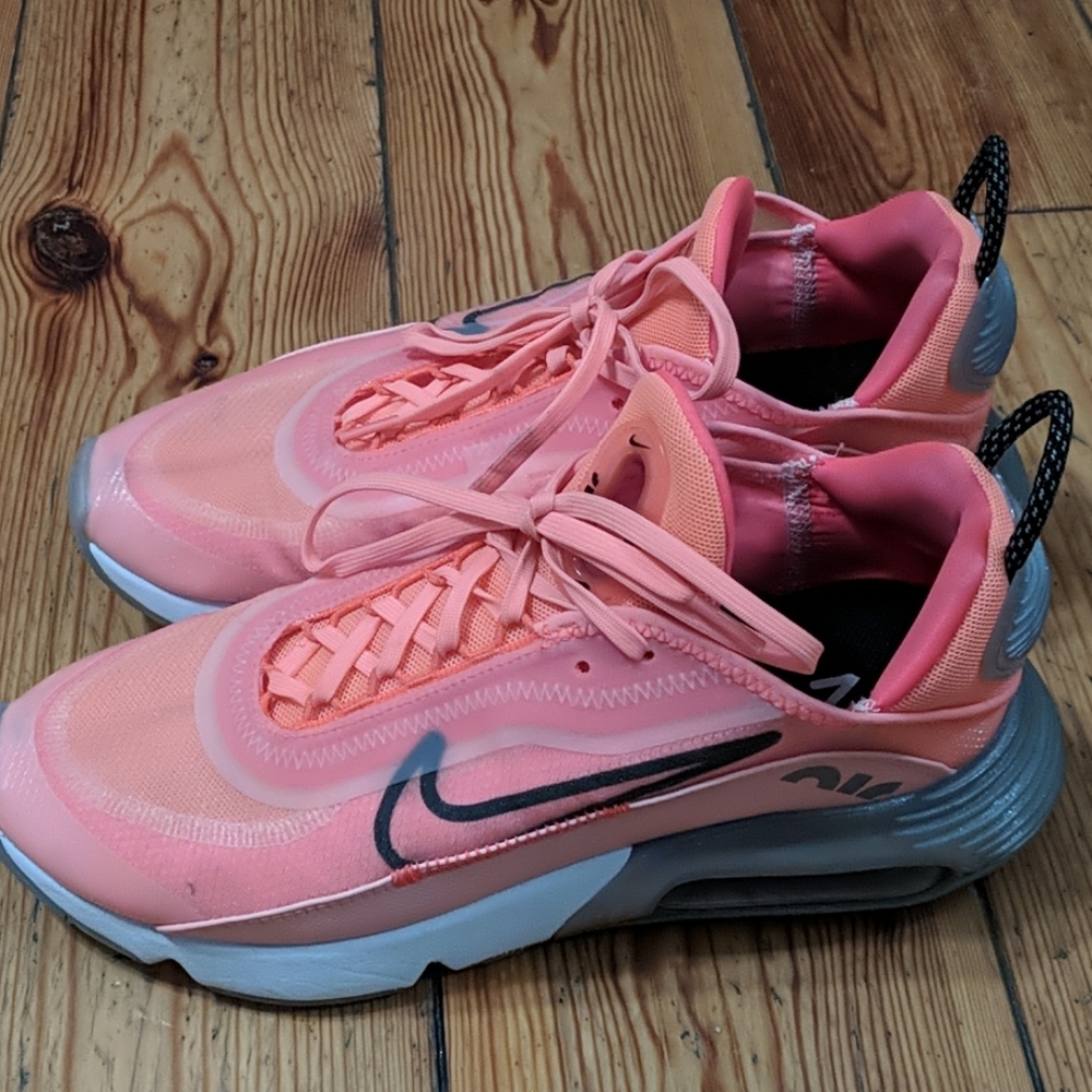 Women's Nike Air Max 2090